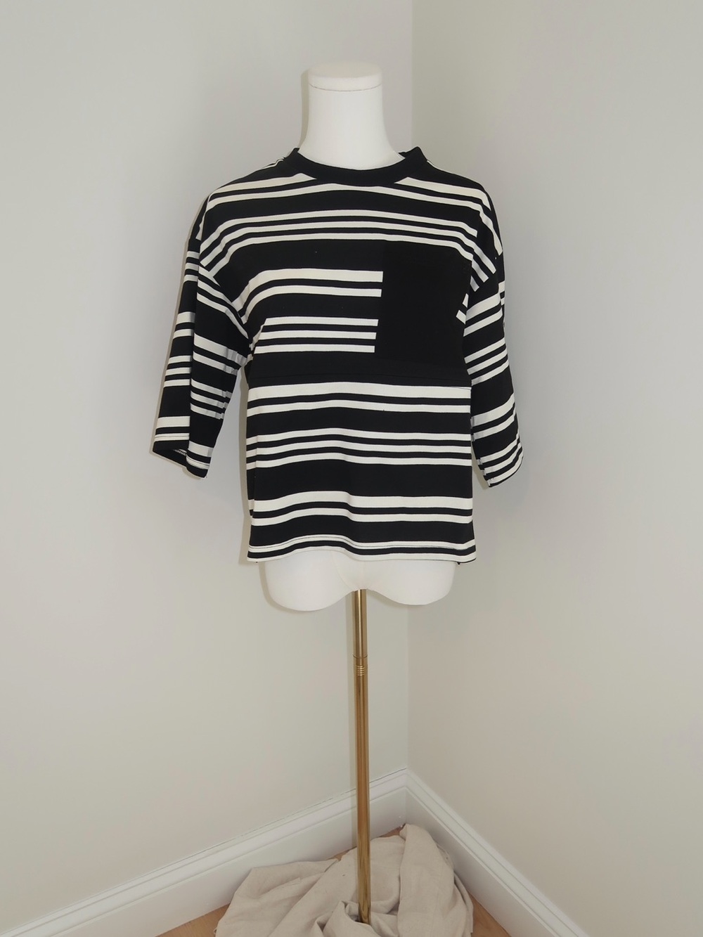 Zip off breastfeeding shirt: Black & White Striped Pocket - Women's